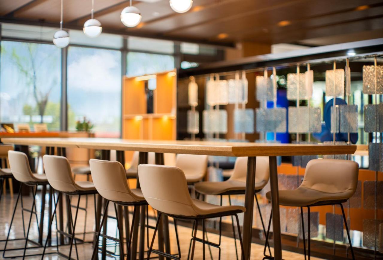 Holiday Inn Express Shanghai Pujiang By Ihg Екстер'єр фото